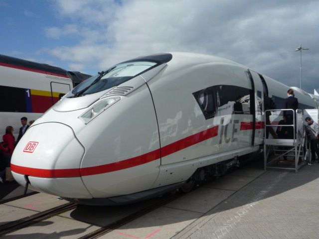 2 Siemens Mobility hat an seinem Hochgeschwindigkeits-Triebzug Velaro D für eine günstigere Aerodynamik die Verkleidungen neu gestaltet.  (Bild: Bilder: Siemens Mobility)