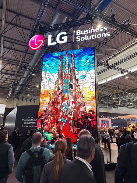 Fast jeder blieb bei LG stehen und schaute sich die Show an. (Bild: Vogel IT-Medien GmbH)