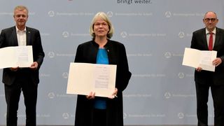 Bundesagentur für Arbeit (BA), Bundesarbeitgeberverband Chemie (BAVC) und Industriegewerkschaft Bergbau, Chemie, Energie (IG BCE) unterzeichnen Absichtserklärung in Nürnberg. Ziel ist es, die Organisation und Finanzierung der Weiterbildung von Beschäftigten  in der chemisch-pharmazeutischen Industrie zu verbessern. (BAVC)