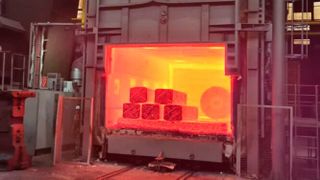 Ziel des Projektes „H2-HotRoll“ ist es, kontinuierlich betriebene Wiedererwärmungsöfen auf Wasserstoff umzustellen. (Bild: DEW)