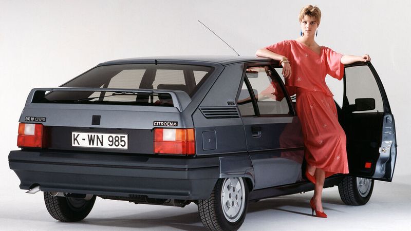 Mode kann durchaus sehr unterschiedlich interpretiert werden. Citroën tat es auch im Fall BX auf seine Weise – und hatte damit großen Erfolg.(Bild:  Citroën / Slg. Immo Mikloweit)