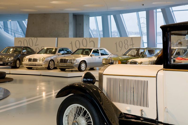 Das Mercedes-Benz-Museum bietet einen Überblick über die Automobilgeschichte von den Anfängen bis heute. (Daimler)