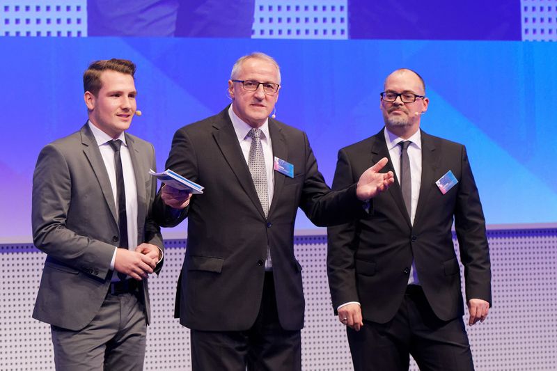 Impressionen von der LABORPRAXIS Meilenstein Gala und der Feier zum 40-jährigen Jubiläum am 30. November 2017 in Würzburg. Von links nach rechts: Benjamin Wahler (Verkaufsleiter LABORPRAXIS), Gerd Kielburger (Group Publisher) und Marc Platthaus (Chefredakteur LABORPRAXIS) begrüßen die Gäste. (Bild: Andreas Burkhardt/LABORPRAXIS)