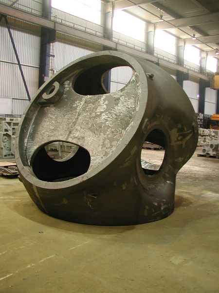Rotornabe, Abmessungen 3800 mm x 3300 mm x 2965 mm, Stückgewicht 26.415 kg, Werkstoff: EN-GJS-400-18U-LT  nach DIN EN 1563. (Bild: Meuselwitz-Guss)