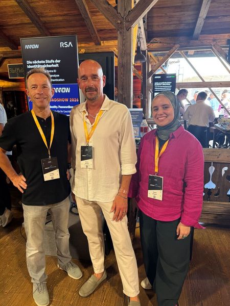 Jürgen Schmitt, Patrick Schmidt und Yasmin Elsayed von RSA (Bild: Vogel IT-Medien GmbH)
