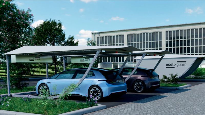 Der E-Cell Guard von Riester schützt Fahrzeuge und Infrastruktur vor brennenden Elektroautos. Im Notfall fährt die Brandschutzdecke automatisch aus.(Bild:  Riester)