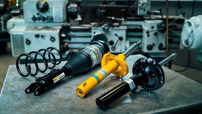 Neben Stoßdämpfern und Luftfedermodulen liefert Thyssen Krupp Bilstein auch Fahrwerkfedern. Bezeichnung: Bilstein B3.(Bild:  Thyssen Krupp Bilstein)