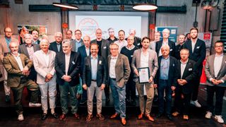 Autoren und Verleger der mit dem Motorworld Buchpreis 2023 ausgezeichneten Werke. (Bild: Motorworld)