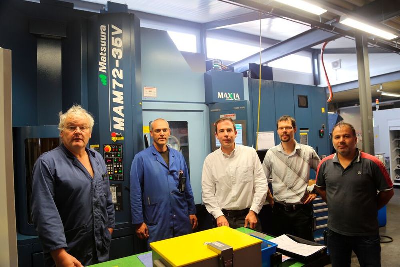 De gauche à droite : Messieurs Ferdinand Béguelin, metteur en train; Ivan Krähenbühl, metteur en train; Arnaud Zimmermann, directeur; Aloïs Nicolet, responsable R&D et Nuno Loureiro, responsable de la production. (Source : MSM)