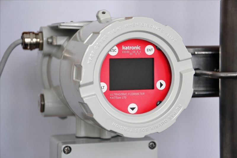 Der Katflow 170 mit seinem gekapselten Gehäuse und der Bedienung per Magnetstift ist speziell auf explosionsgefährdete Bereiche ausgelegt. (Bild: Katronic)