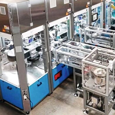 Symphoni reduziert Werkzeugaufwand- und Platzbedarf, steigert Durchsatz und Ausbeute und ermöglicht die Verarbeitung mehrerer Produkttypen auf einer einzigen Linie. Die integrierte Inline-Prozessüberwachung beseitigt blinde Flecken und liefert vollständig rückverfolgbare, auditfähige und verwertbare Produktionsdaten. (Bild: Kistler)