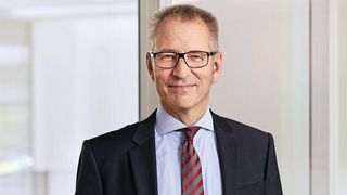 „Die langjährige Erfahrung beim Einsatz sicherheitstechnischer Anwendungen und umfangreiche Kenntnisse zu Normen und Standards bilden die Basis für unsere Safety-Lösungen“, erklärt Ulrich Balbach, CEO von Leuze. (Leuze electronic)