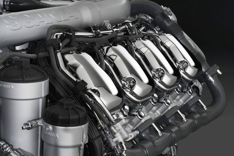 Der V8-Motor für die Scania Lkw wiegt damals wie heute gut 1.300 Kilogramm. (Scania)