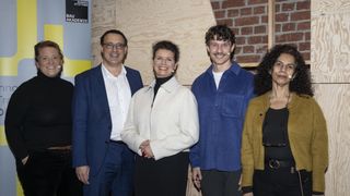 v.l.n.r. Prof. Elisabeth Endres, TU Braunschweig, Vorsitzende des Beirats der Bundesstiftung Bauakademie, PSts Sören Bartol, BMWSB, Stiftungsratsvorsitzender der Bundesstiftung Bauakademie, Dr. Elena Wiezorek, Direktorin der Bundesstiftung Bauakademie, Florian Prokop, Moderation, Prof. Dr. Anupama Kundoo, TU Berlin und Mitglied des Beirats der Bundesstiftung Bauakademie. (Bild: Bundesstiftung Bauakademie, Anke Illing )