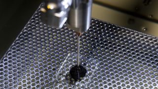 Blick in die Core Shell Composite Material 3D Molding Machine. (Bild: Toray Engineering)