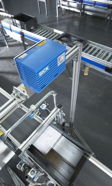 Mittels integrierter Ethernet-Schnittstelle kann der Sensor einen PC sofort über das erkannte Objekt in einer Kiste informieren oder eine Sortierweiche ansteuern. (Archiv: Vogel Business Media)