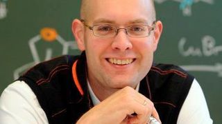 "Unsere Publikation ist ein Durchbruch. Sie kann eine große Bedeutung für die effiziente Herstellung von neuen Molekülen und somit für den Zugang zu neuartigen Medikamenten, Pflanzenschutzwirkstoffen und Materialien haben", so die Einschätzung von Frank Glorius. (WWU/Peter Grewer)