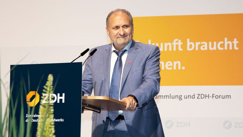 ZDH-Präsident Hans Peter Wollseifer fordert, die angekündigte Hilfe schnell umzusetzen.(Bild:  ZDH/Ortrud Stegner)