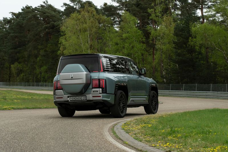 Der Ersatzrad soll optisch Abenteuergeist vermitteln. (Bild: Harald Dawo/BYD)