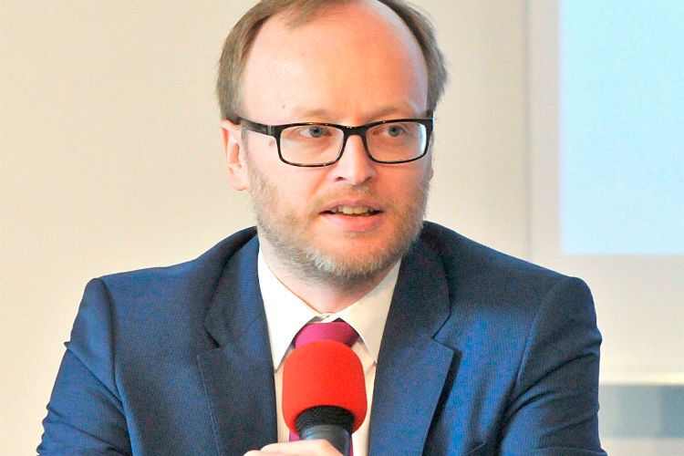 Norbert Azuma-Dicke (Zukunft Erdgas e.V.) lobte die gut ausgebaute Infrastruktur für Erdgas-Tankstellen. (Foto: Zietz)