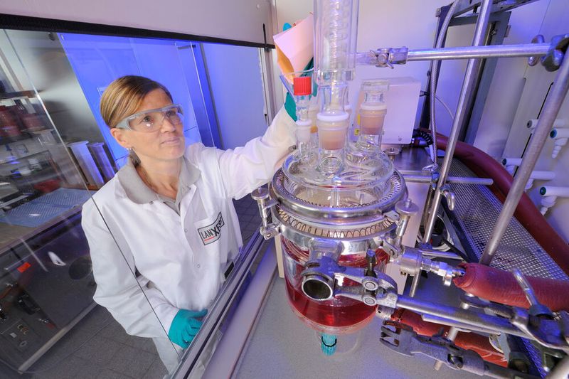 By 2030, Lanxess aims to increase the proportion of women in management positions worldwide to 30 percent. (Lanxess)