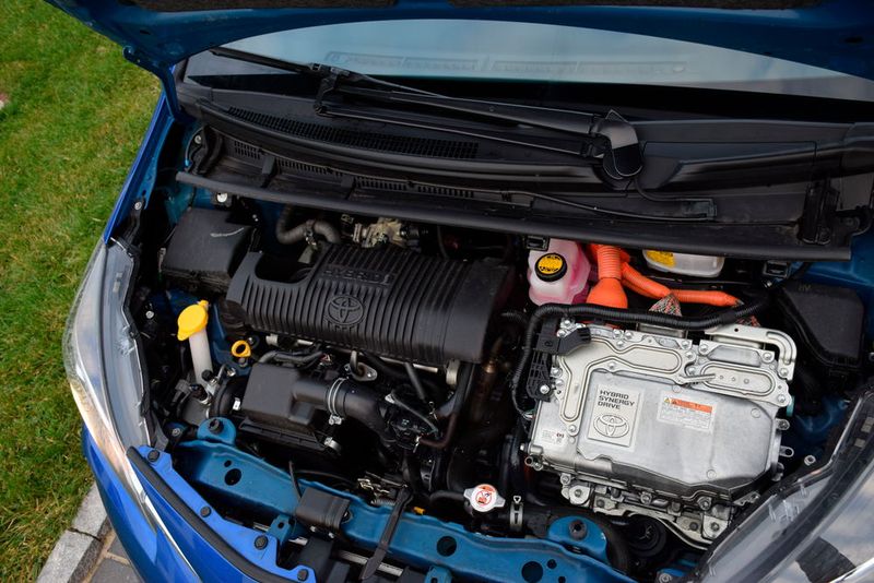 Doppelherz: Beide Motoren arbeiten perfekt zusammen, vom Zuschalten des jeweils anderen Kraftspenders mekt der Fahrer absolut nichts. (Bild: Holz / »kfz-betrieb«)