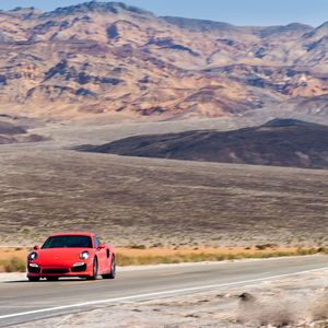 Die USA sind der wichtigste Handelspartner der EU-Autoindustrie. 1,15 Millionen Autos importierten die Hersteller 2017 in die Vereinigten Staaten. (Bild:  Unplanned Porsche 911 Turbo in Death Valley /Nemanja Pantelic / CC BY 2.0)