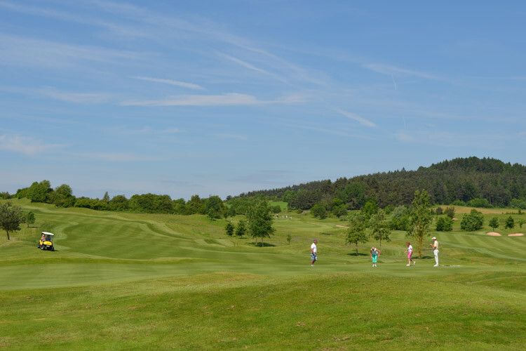 Eine Runde auf dem Golfplatz mit Pausen wird auf der Tour zwischen 10:00 und 16:00 Uhr gespielt. (Foto: Dietz)