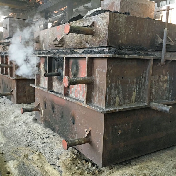 Smoke-emitting forms convince of high in-house production depth in the factory’s in-house foundry of the family-owned YCM (Yeong Chin Machinery Industries). (Jablonski)