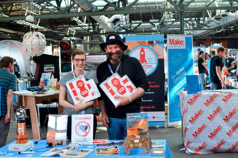 Auf der Maker Faire Hannover kann man die Leute treffen, die hinter dem deutschsprachigen Kult-Heft zum Trend „selber machen“, stehen. (Philip Steffan)