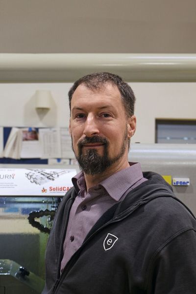 „Wir haben durchgehend schöne kurze Späne und die Oberflächenqualität stimmt auch“, sagt Christian Erb, Application Engineer bei Wieland, zufrieden. (Bild: Iscar)