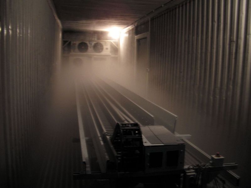 TPE-Lichtwellenleitung „CFLG.6G.TC“, in der igus-Kühlkammer getestet bei - 40 °C (Archiv: Vogel Business Media)