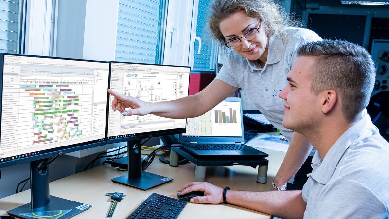 Simulation wird zum strategischen Werkzeug, weil sie Engpässe früh sichtbar macht, Entscheidungen absichert und jeden Projektabschnitt datenbasiert stärkt. (Bild: Zeta)