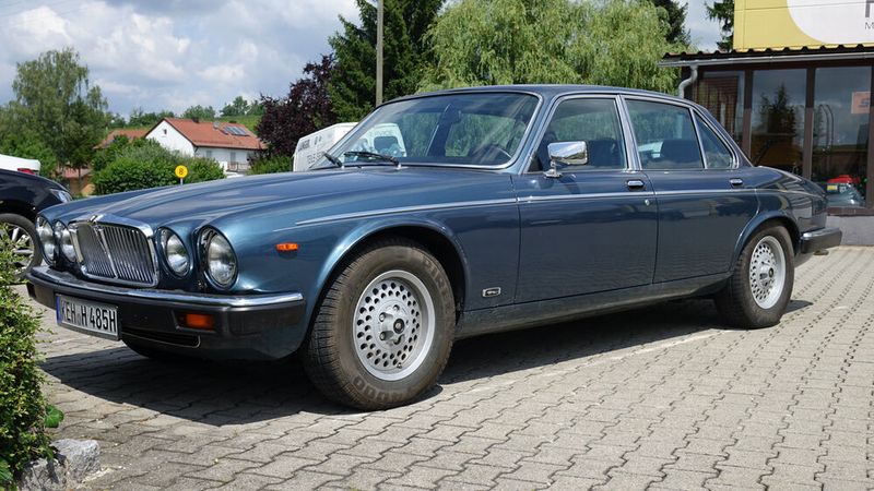 ... wie dieser Jaguar XJ6 bereit für die Abholung. (Bild: Schreiner/»kfz-betrieb«)