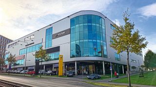 Seit Frühjahr letzten Jahres hat das Autohaus von der Weppen seine Zentrale auf der Stuttgarter Automeile. (Bild: Autohaus von der Weppen)