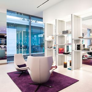 Das Radebeuler Autohaus Thomas ist der deutschlandweit erste Rolls-Royce-Händler, der seinen Betrieb in der neuen Visual Identity des britischen Luxusherstellers gestaltet hat. (Bild:  Michael Tewes)