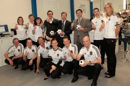 Das HP Team mit dem Ingram Micro Management. (Archiv: Vogel Business Media)