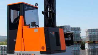 Der „FleX“-Stapler von Hubtex ist neuerdings mit einer Predictive-Maintenance-Software ausgestattet. Damit können Servicetechniker Maschinenfehler frühzeitig entdecken und beheben. (Hubtex)