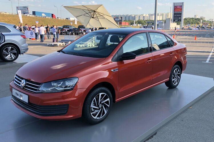 VW rettet die Ehre der Zunft und präsentiert die neue Stufenheck-Version des VW Polo, die auch in Russland gebaut wird. (Bild: sp-x)
