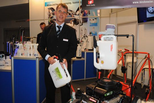 Birchmeyer Sprühtechnik AG: Jörg Lembachner  „Dank des Rapidon 6 gelingt das Kraftstofftanken mittels Kainster sauber und innerhalb von wenigen Sekunden“. (Archiv: Vogel Business Media)