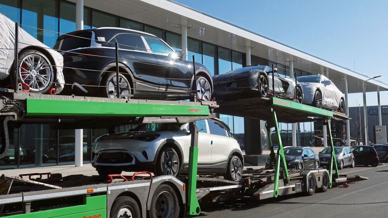 Autopaläste und immer mehr gedrehte Neu- und Gebrauchtwagen. Die größten Autohändler Europas werden immer größer. (Bild:  Grimm – VCG)