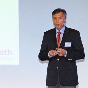 Hans-Gerd Buller von Bosch Rexroth präsentiert eine neue Getriebelösung, die bis zu 15 % Gewicht einsparen kann. 