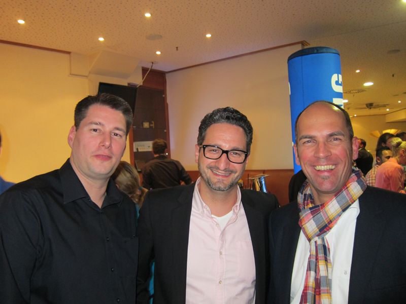 v. l.: Sascha Pieper und Fabio Pastars, GHL KN, mit Kosmos Steinke, Eaton Power (IT-BUSINESS)