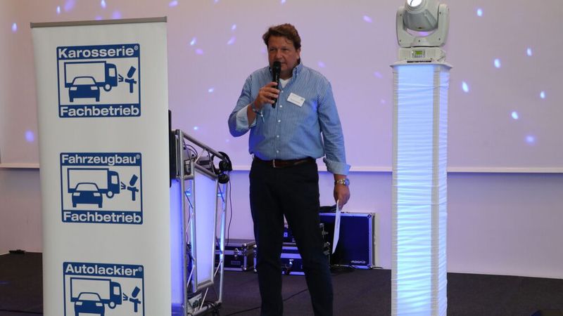 Thomas Aukamm, Hauptgeschäftsführer des Zentralverbands Karosserie- und Fahrzeugtechnik (ZKF), eröffnete den Bundesverbandstag Ende Juni in Bremen. (Bild: Klasing)