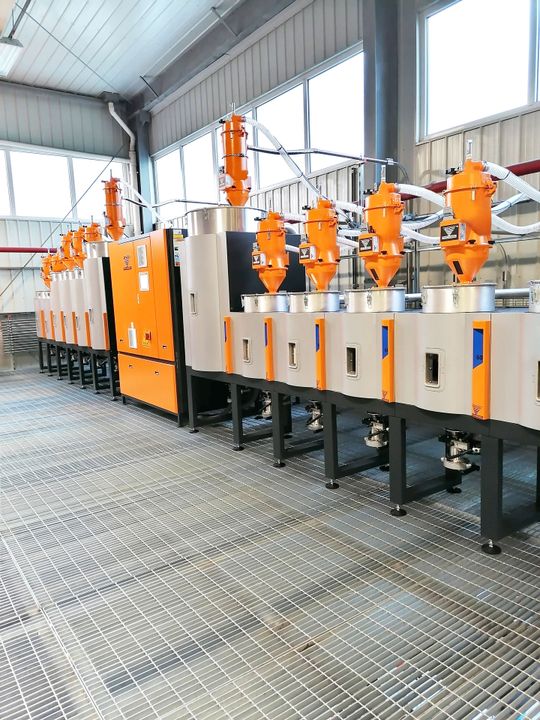 Energieeffizienz: Die Eko-N-Trockner verbinden zuverlässige Granulattrocknung mit bedarfsgerechtem Energieeinsatz.(Bild:  Werner Koch Maschinentechnik)