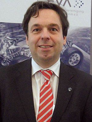 „Die Netzwerkinitiative E-Motive bietet deutschen Unternehmen eine Plattform, um sich als globale Leitanbieter für Elektromobilität zu etablieren.“ Hartmut Rauen, Geschäftsführer der Forschungsvereinigung Antriebstechnik, Frankfurt am Main. Bild: Fouhy (Archiv: Vogel Business Media)