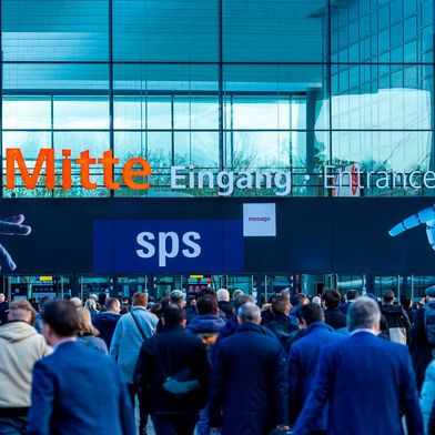 Nach der SPS ist vor der SPS! Die Mesago Messe Frankfurt bietet hier das Resümee der Geschehnisse rund um die Automatisierungsmesse von 2025. Besucher und Aussteller seien zufrieden. Demnach kann man sich auf den Spätherbst in diesem Jahr auch wieder freuen ... (Bild: Mesago)