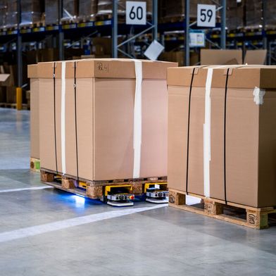 Die Filics Unit des Münchener Start-ups Filics ist ein autonomes Palettenhandling-System, das den Platzbedarf in Lagern verringert und den horizontalen Palettentransport automatisiert. (Bild: Filics)