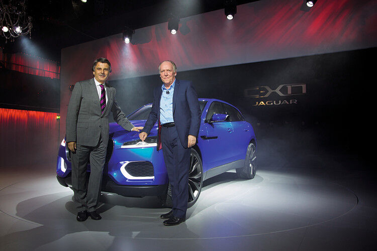 JLR-Chef Ralph Speth (li.) und Chefdesigner Ian Callum bei der Vorstellung der Konzeptstudie C-X17 auf der IAA 2013. Als Jaguar F-Pace geht das SUV nun in Serie. (Jaguar Land Rover)