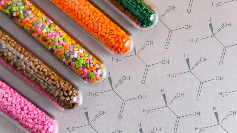 Die globale „Plastosphäre“ enthält mehr als 16'000 Chemikalien. Die neue Studie bietet einen ersten umfassenden Überblick über sämtliche Chemikalien, die in Kunststoffen enthalten sein können.(Bild:  @ Stanislav_V | AdobeStock)